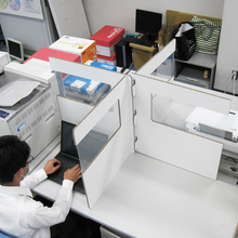 画像をギャラリービューアに読み込む, オフィス向けダンボールパーテーション ダンパ2.0(白 窓あり)